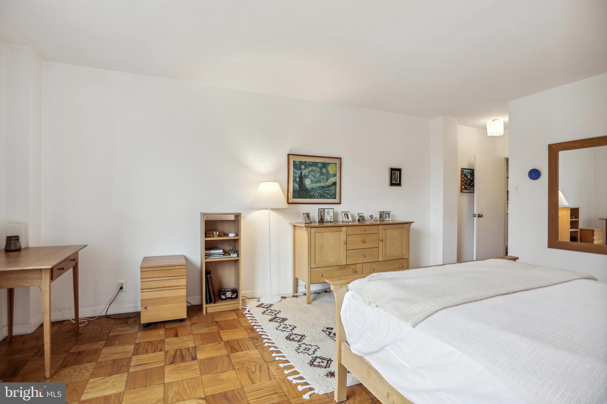 4100 Cathedral Ave NW #814