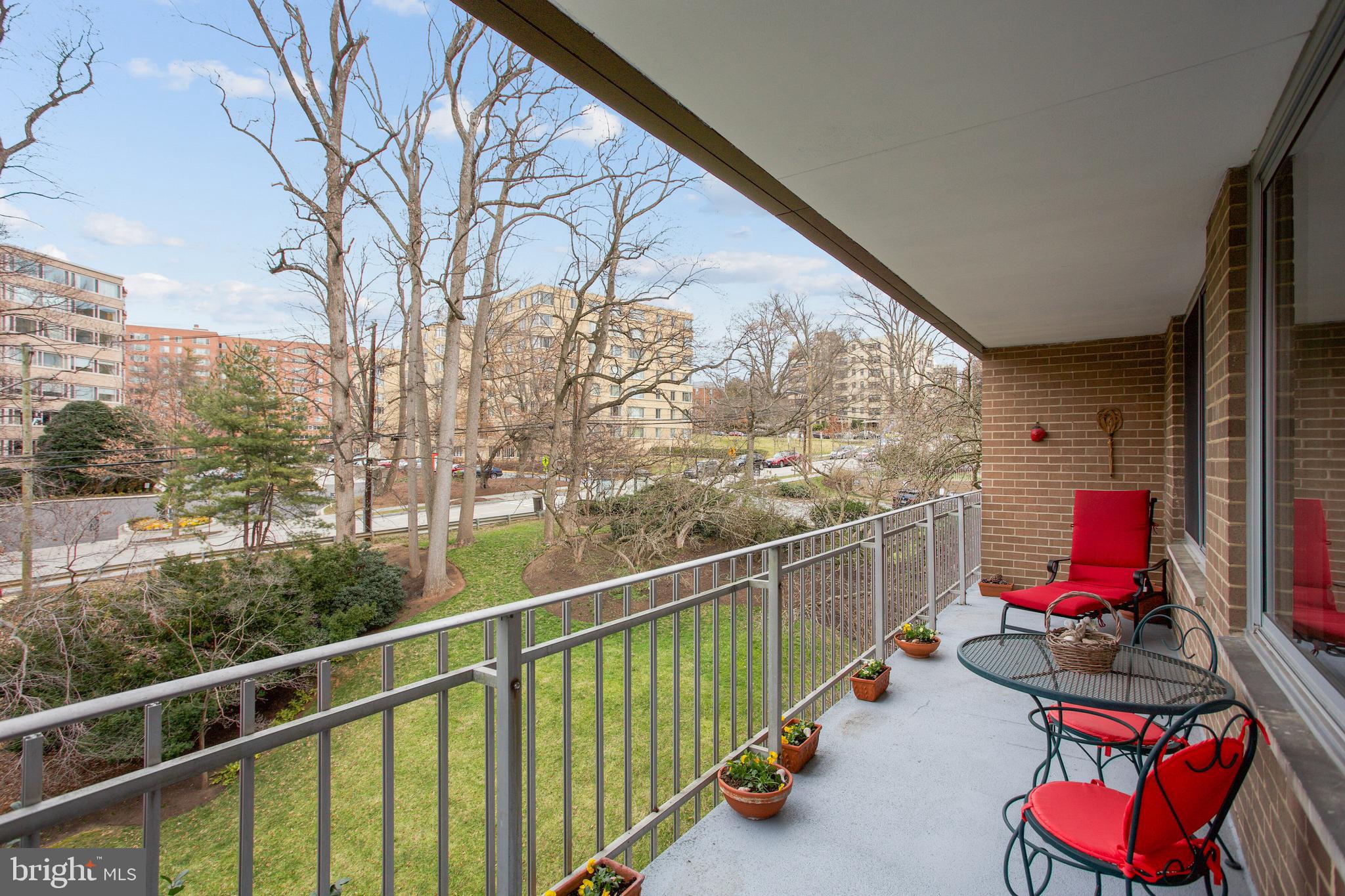 4100 Cathedral Ave NW #814