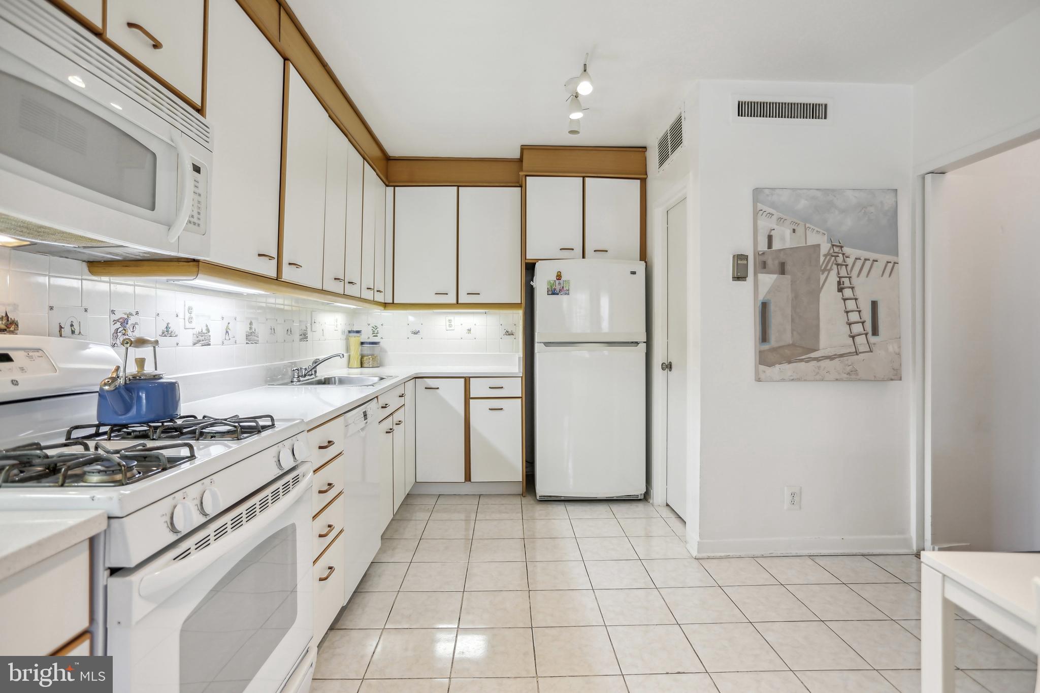 4100 Cathedral Ave NW #814