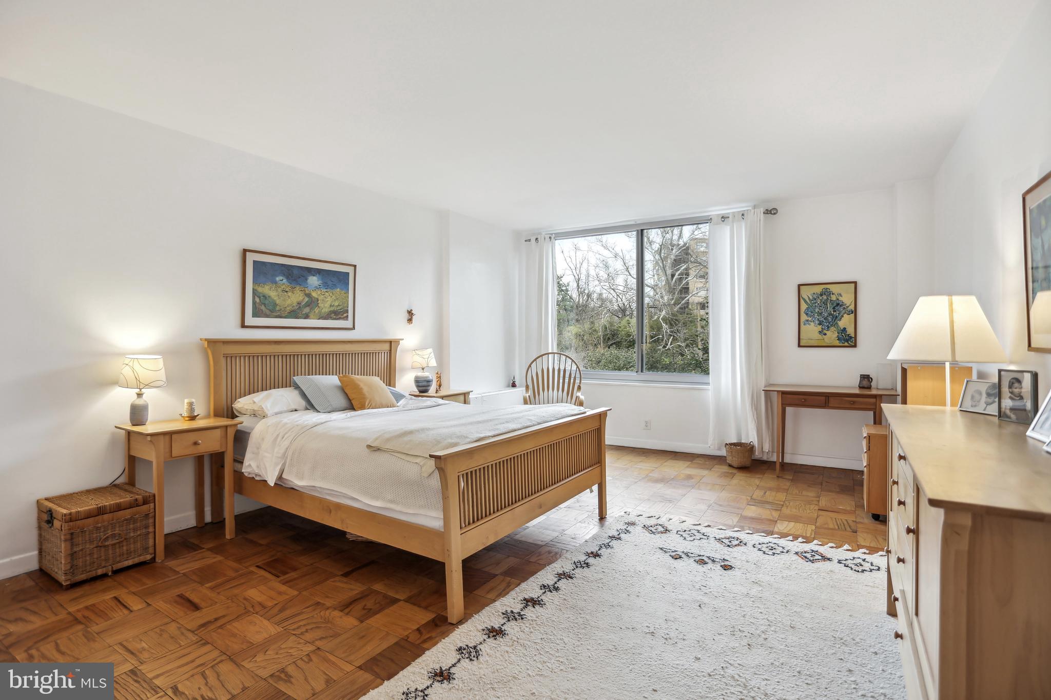 4100 Cathedral Ave NW #814