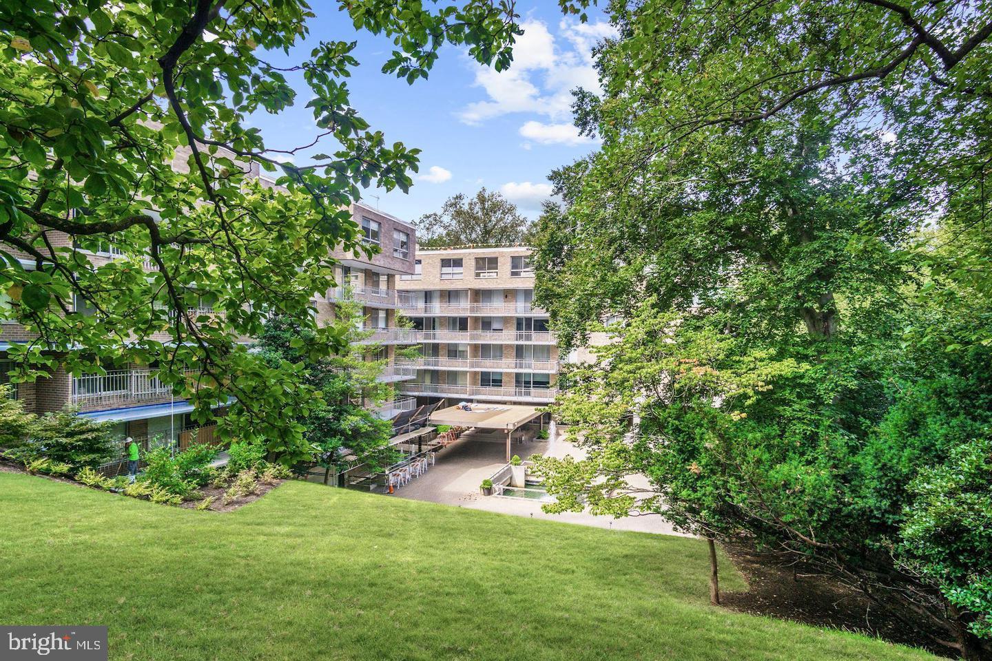 4100 Cathedral Ave NW #814