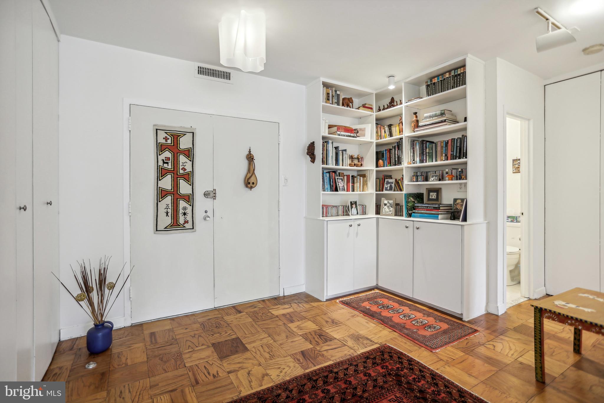 4100 Cathedral Ave NW #814