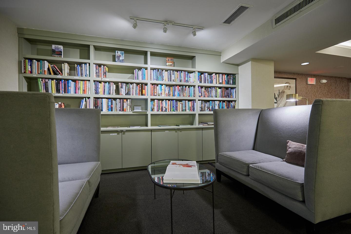 4100 Cathedral Ave NW #814