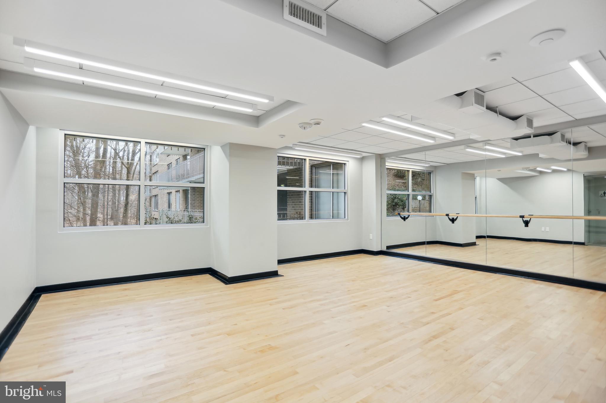 4100 Cathedral Ave NW #814