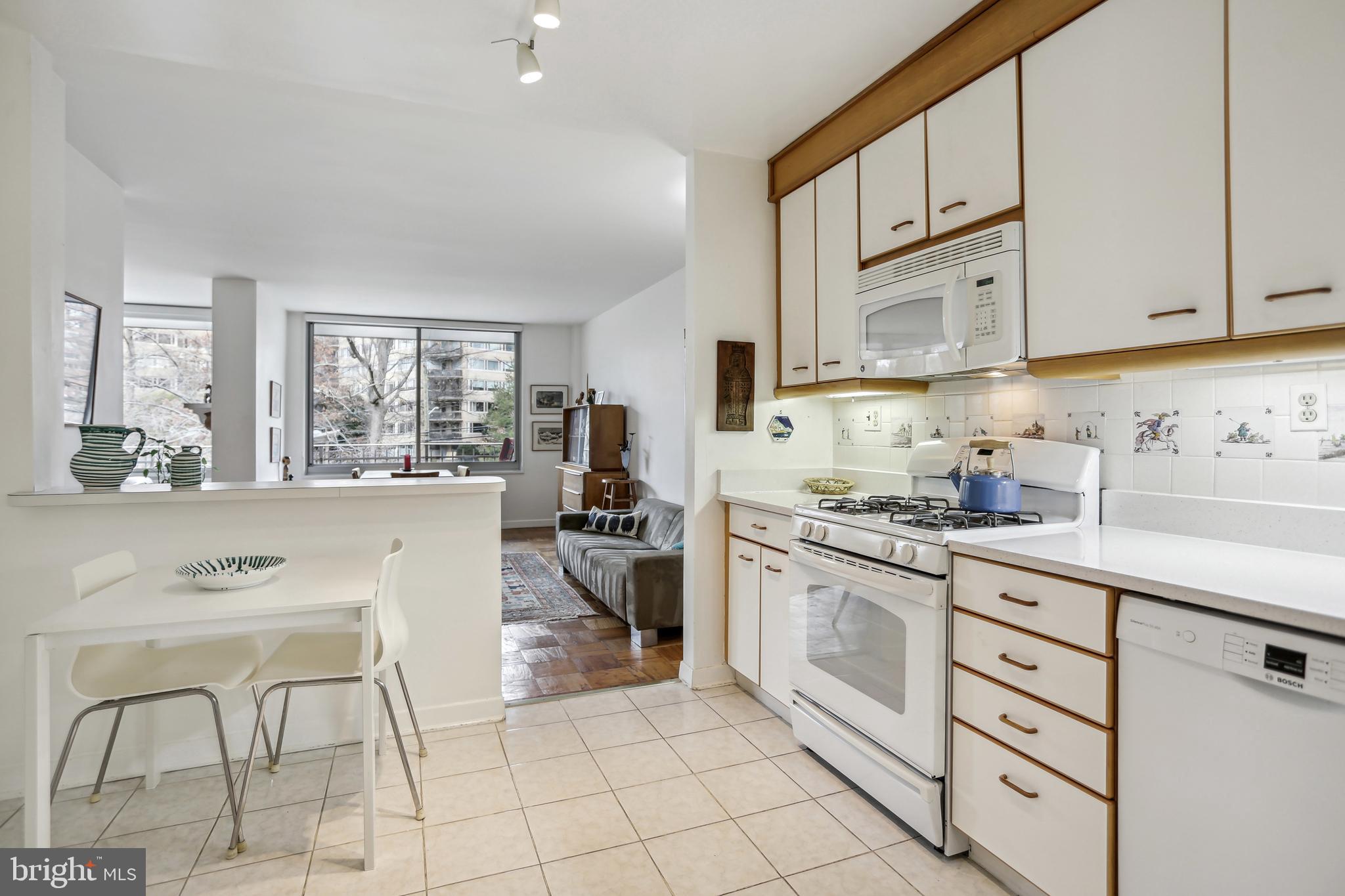 4100 Cathedral Ave NW #814