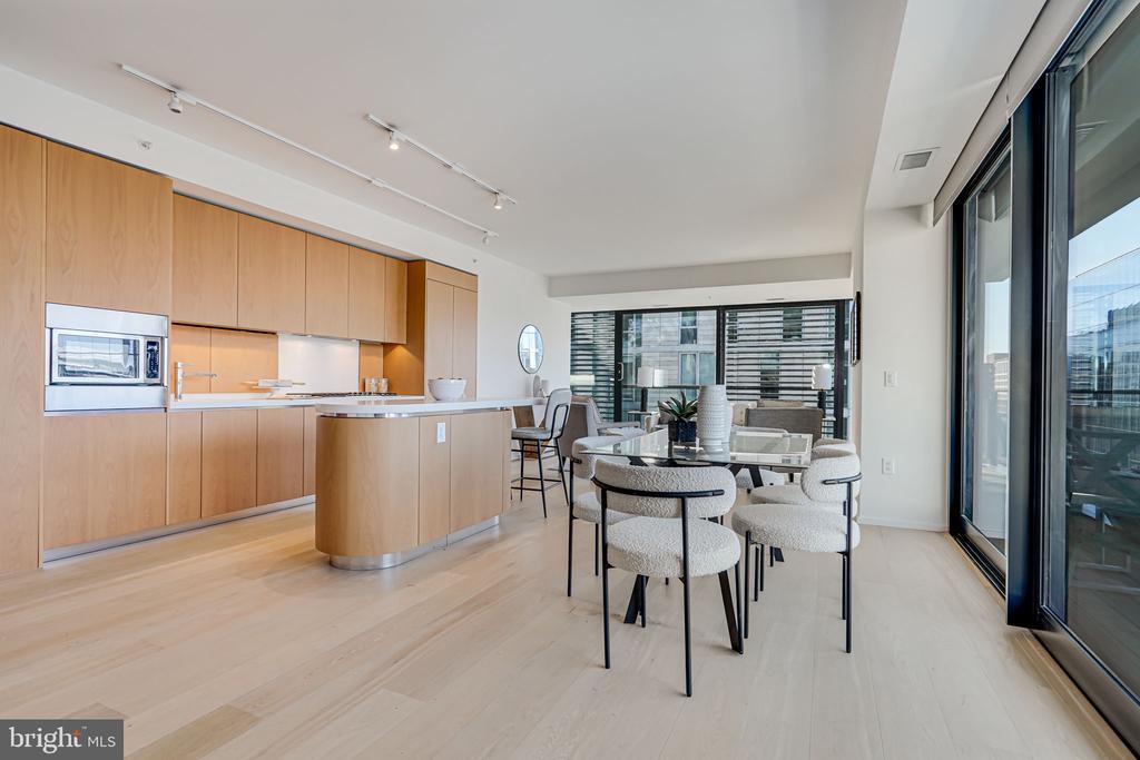 920 I St NW #902