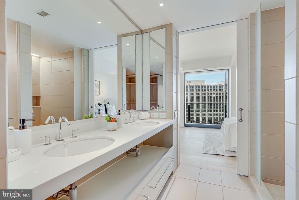 920 I St NW #902
