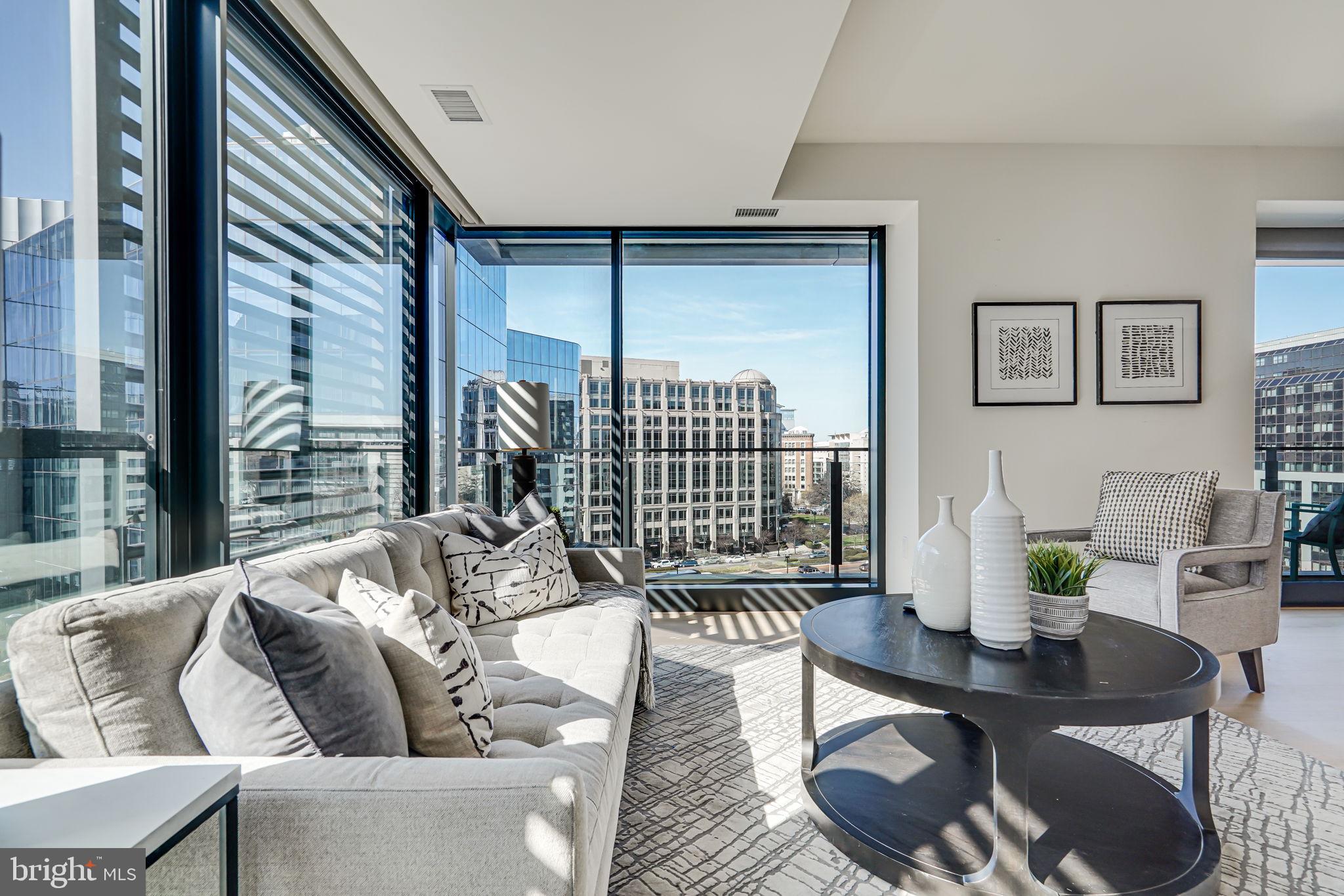 920 I St NW #902