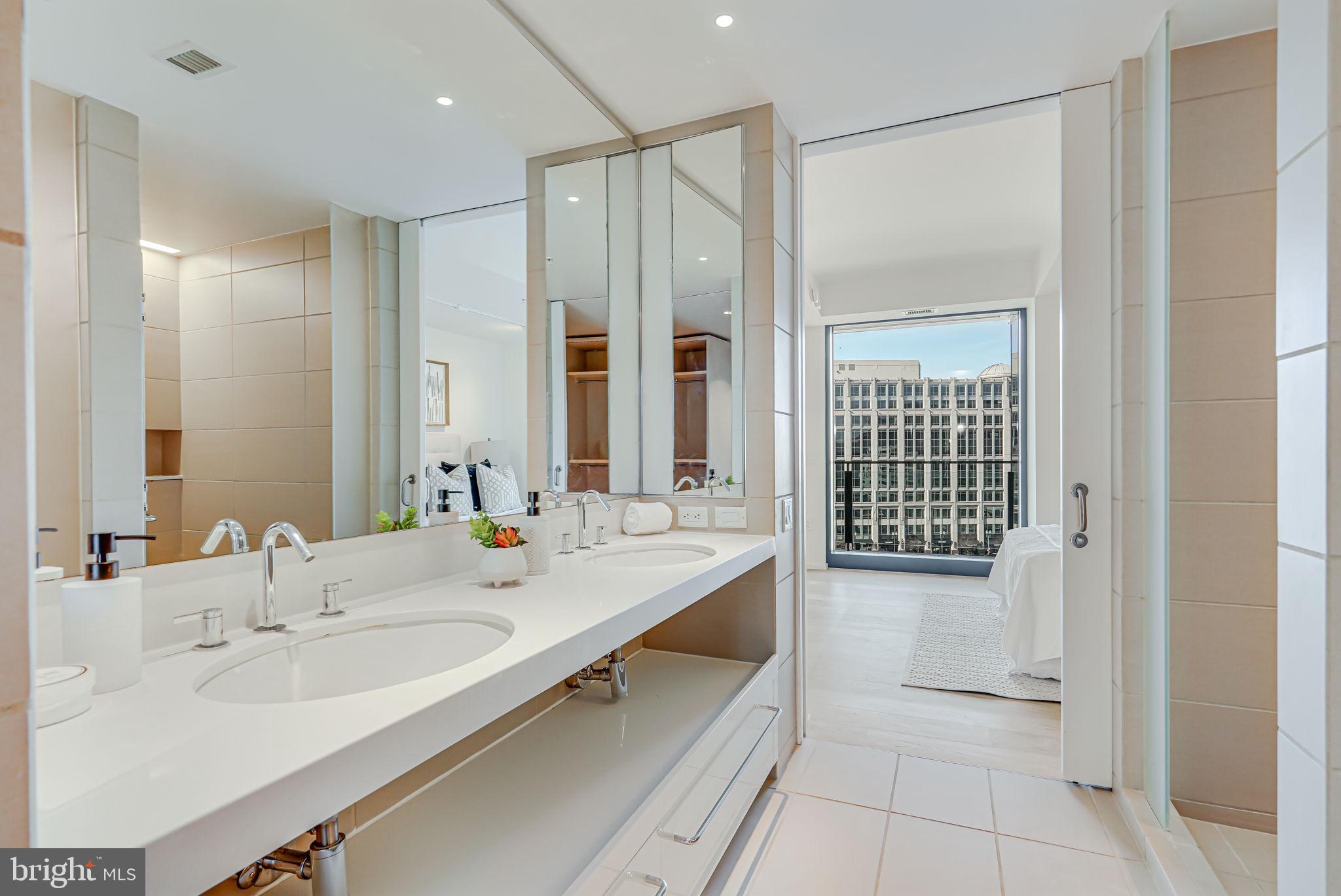 920 I St NW #902
