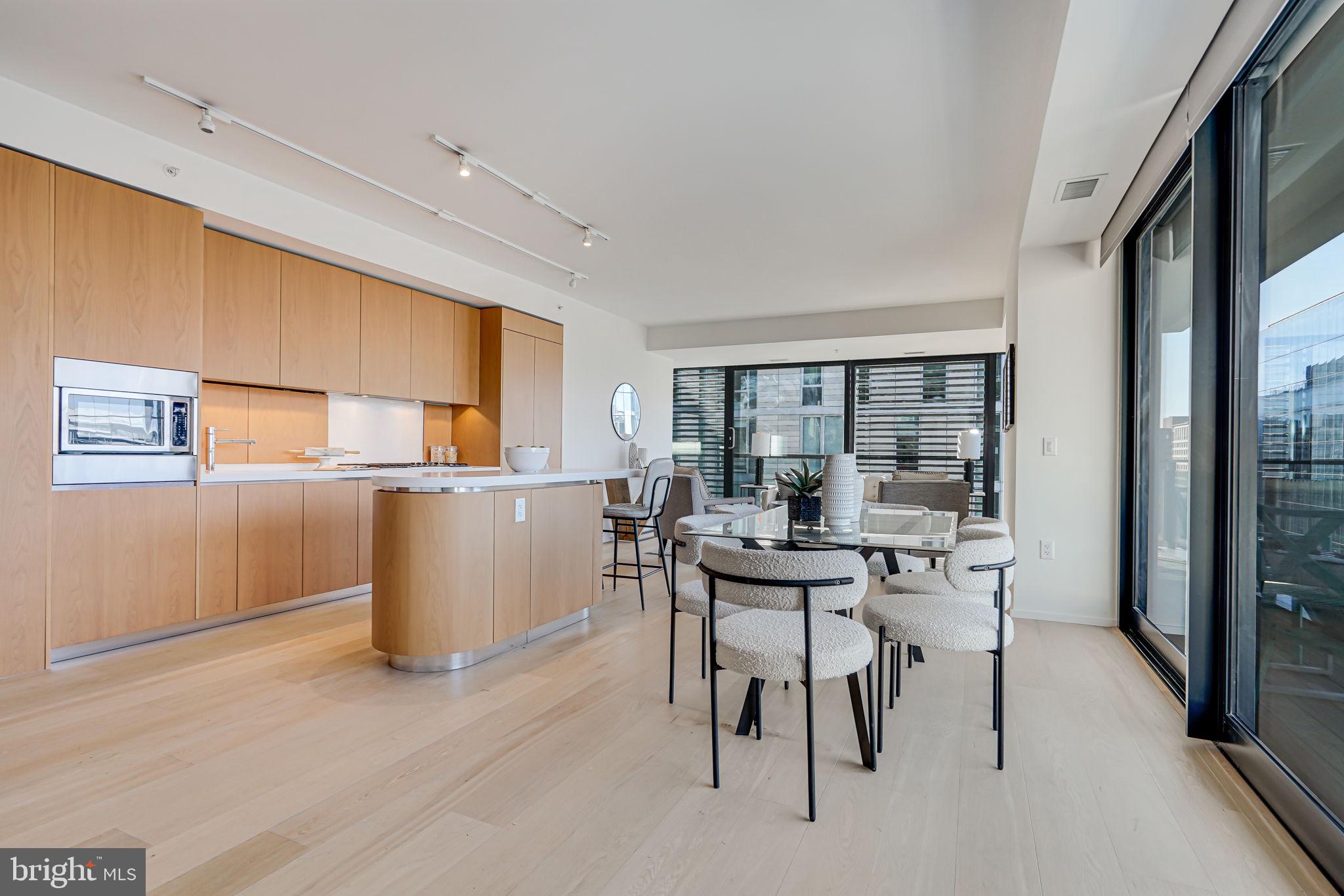 920 I St NW #902