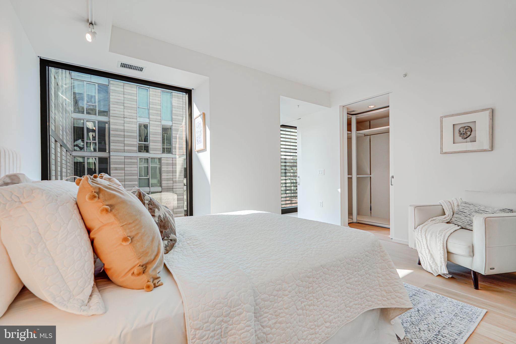 920 I St NW #902