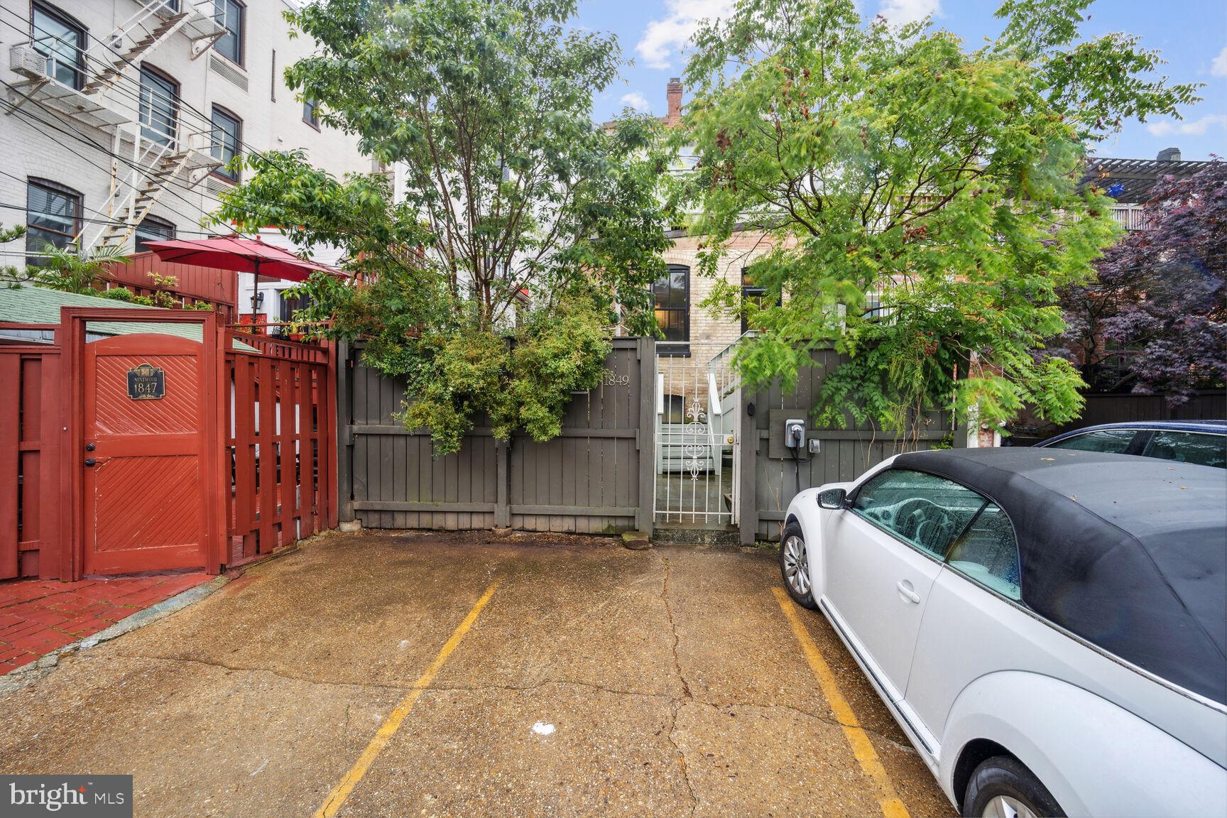 1849 Mintwood Pl NW