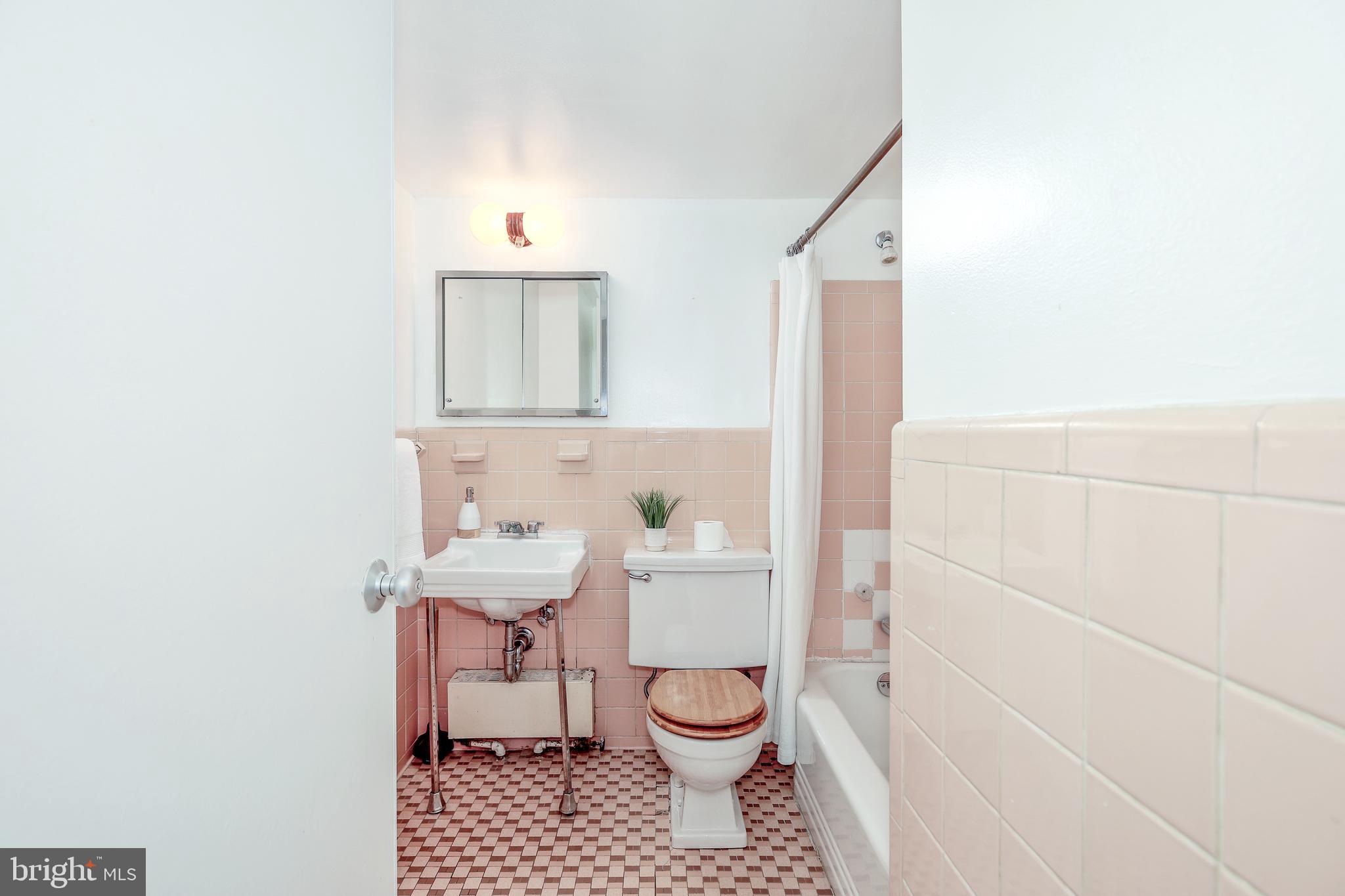 4600 Connecticut Ave NW #105