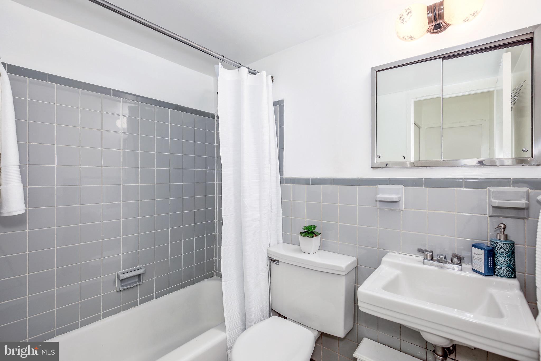 4600 Connecticut Ave NW #105