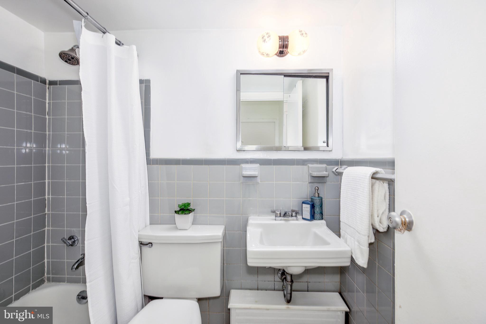 4600 Connecticut Ave NW #105