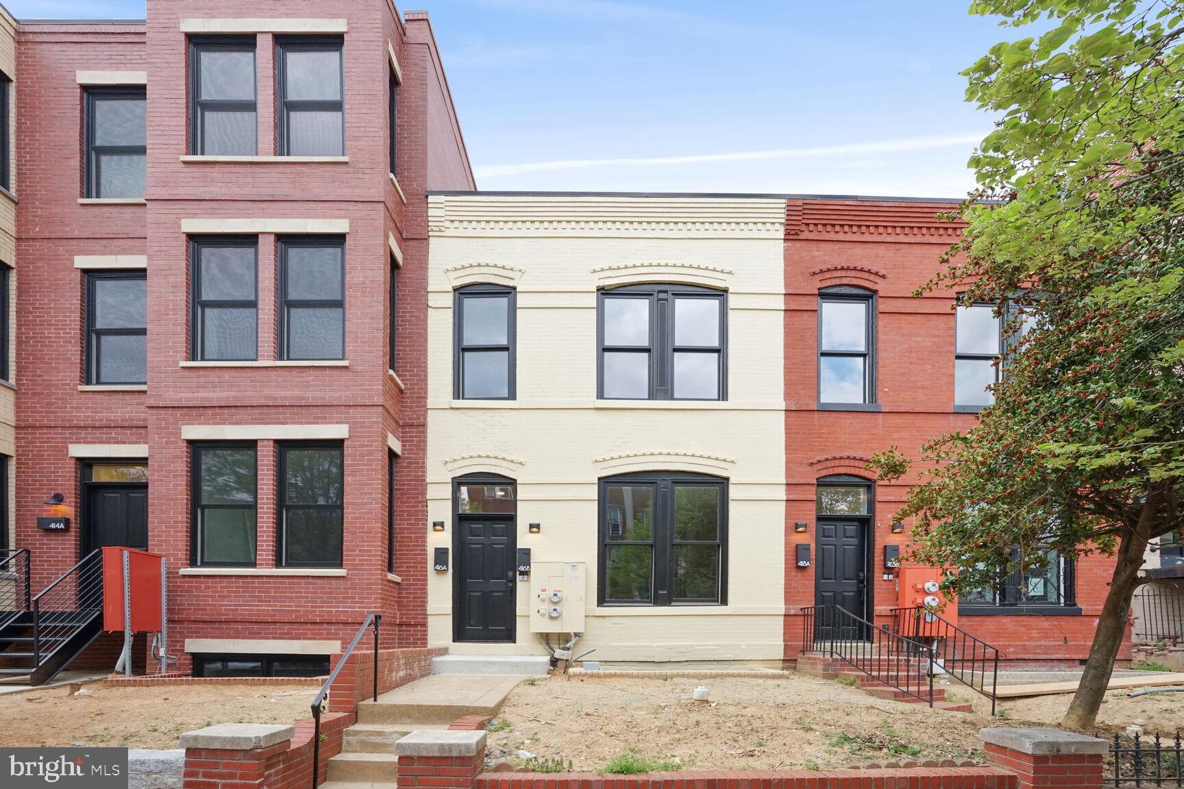 418 D St SE