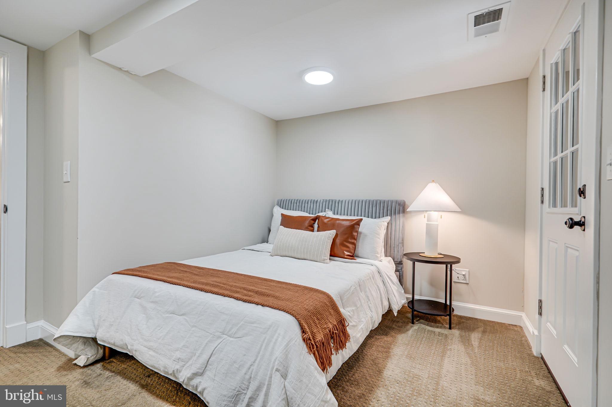 1603 E Capitol St SE