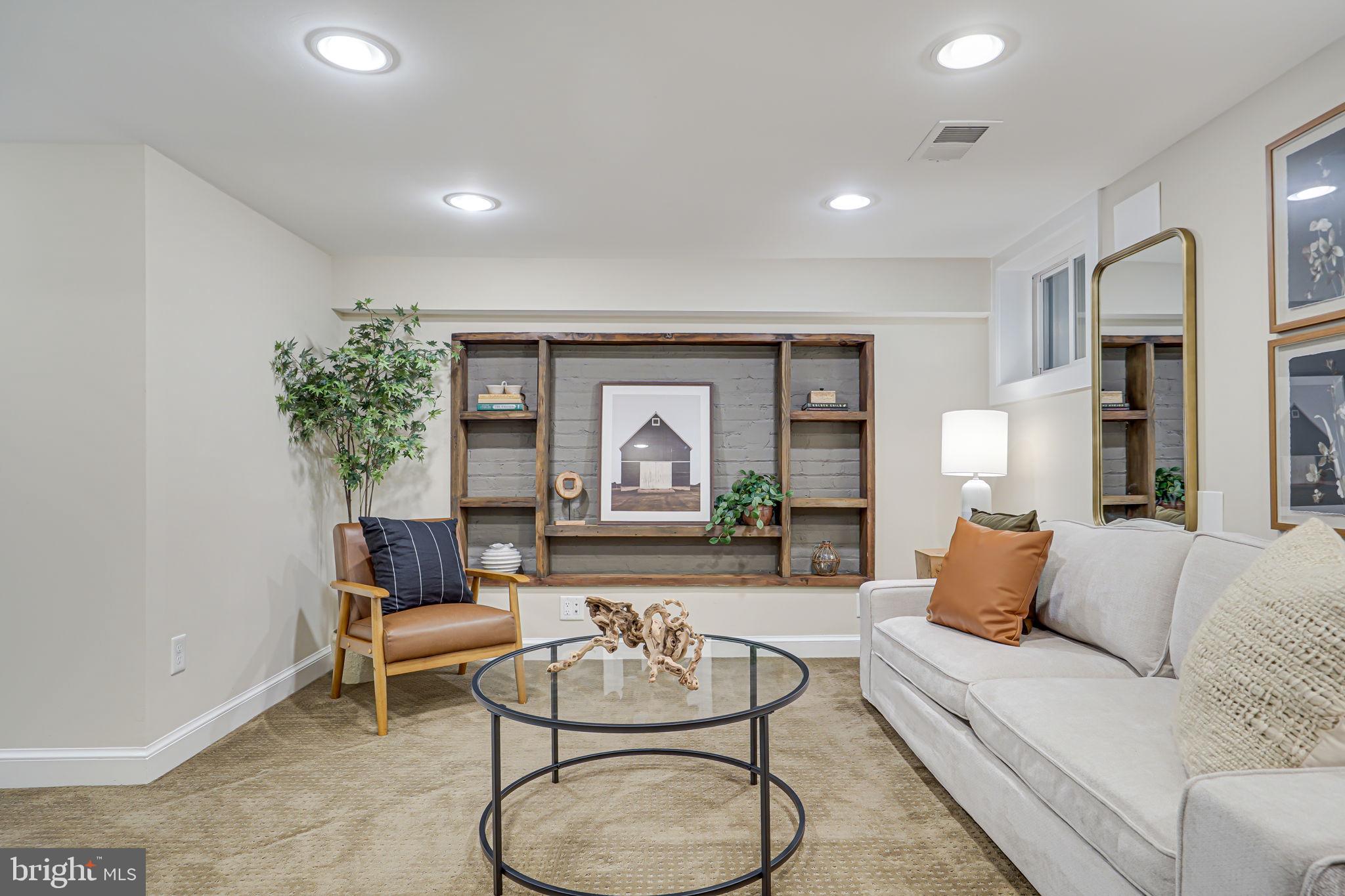 1603 E Capitol St SE