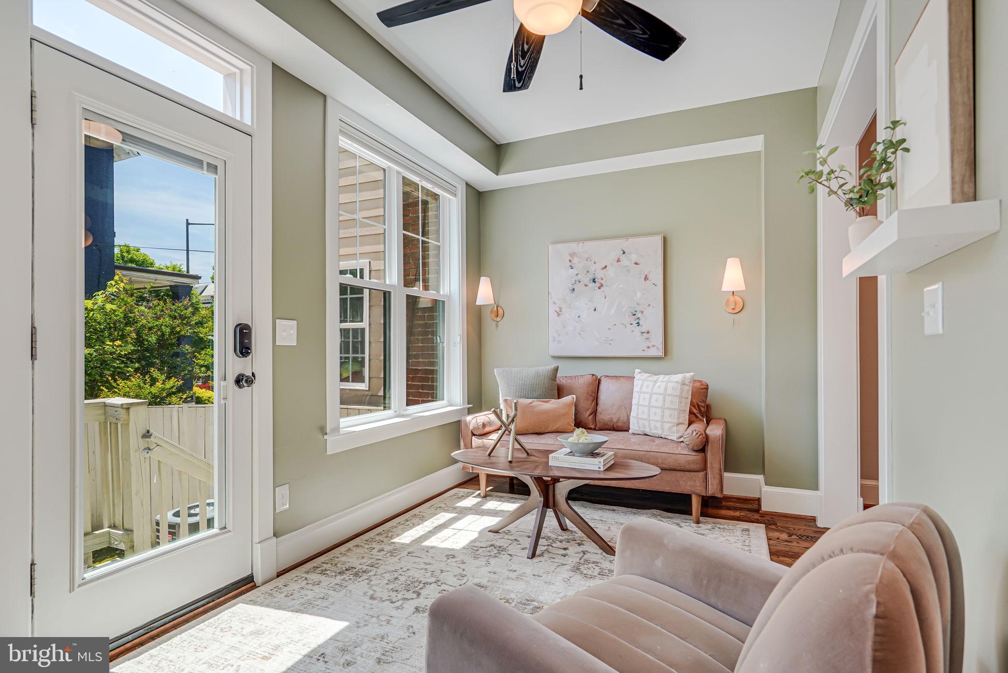 1603 E Capitol St SE