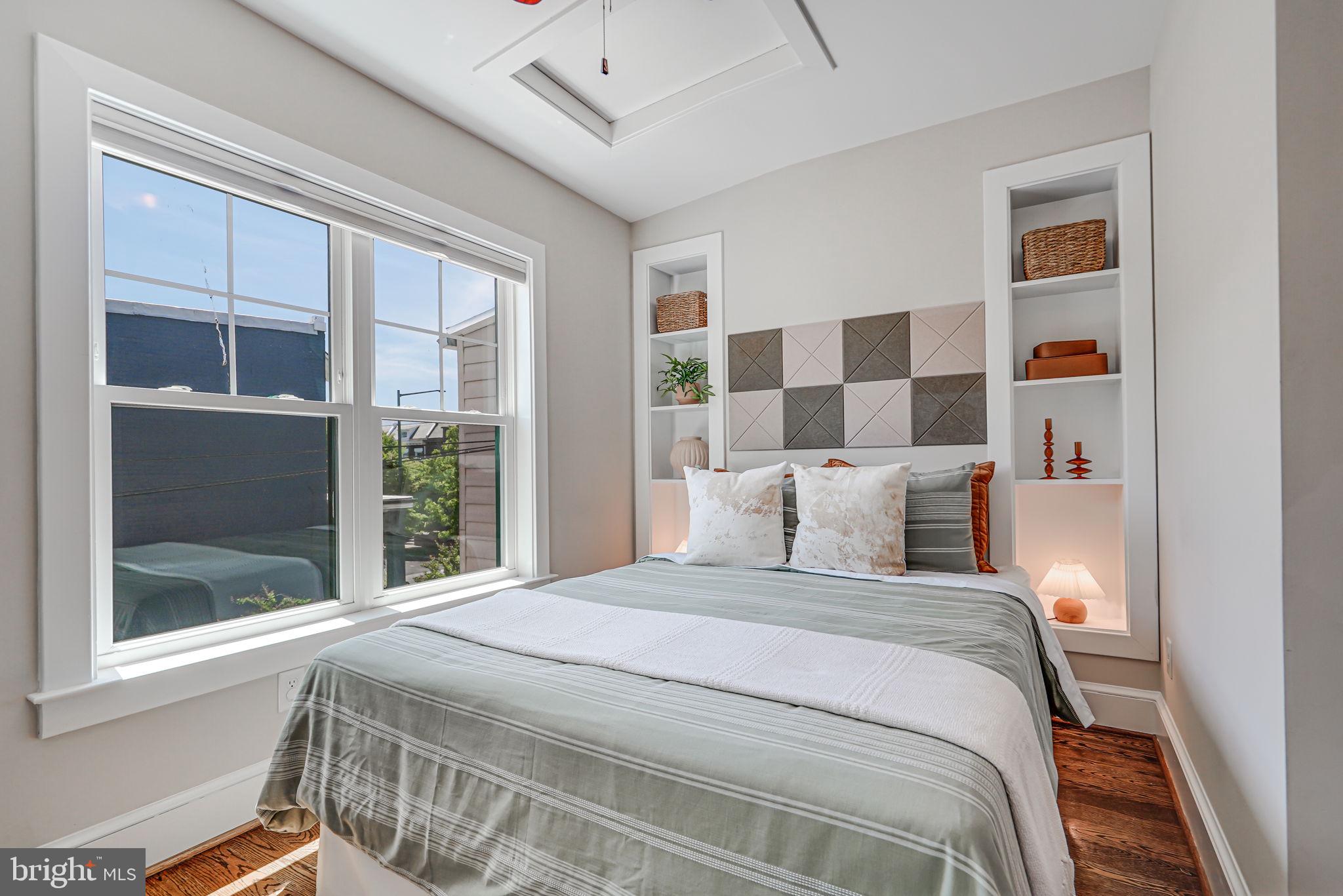 1603 E Capitol St SE