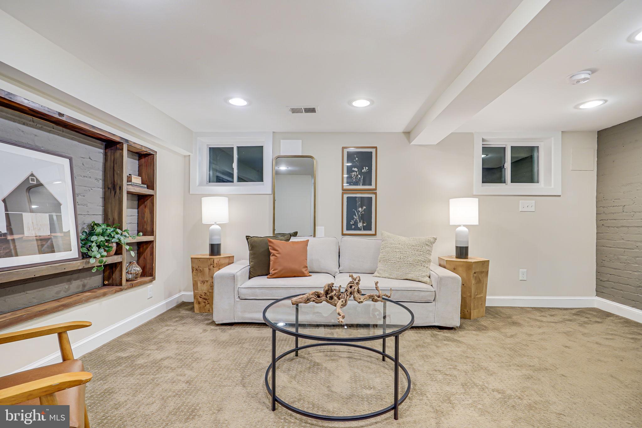 1603 E Capitol St SE