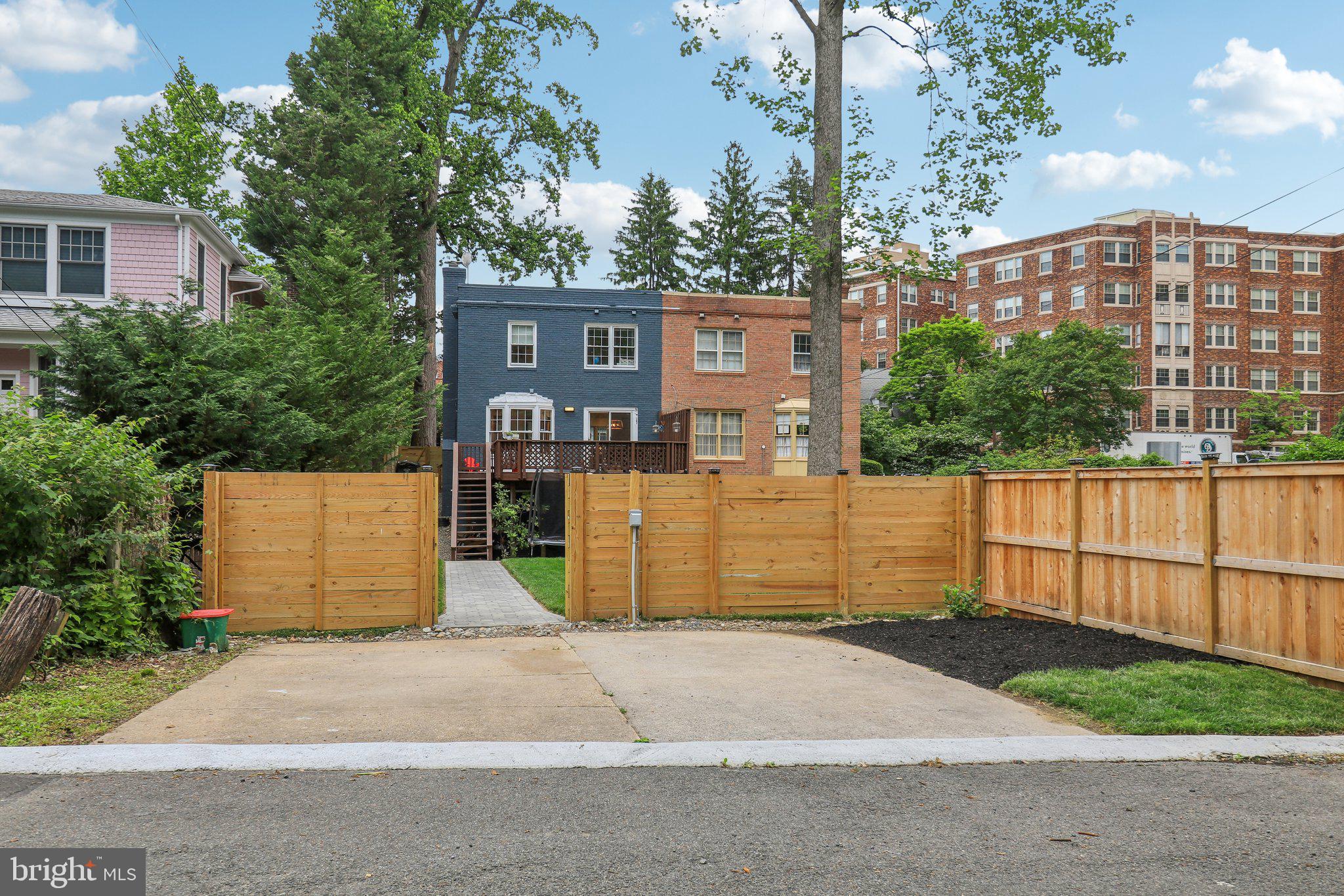 3806 Legation St NW