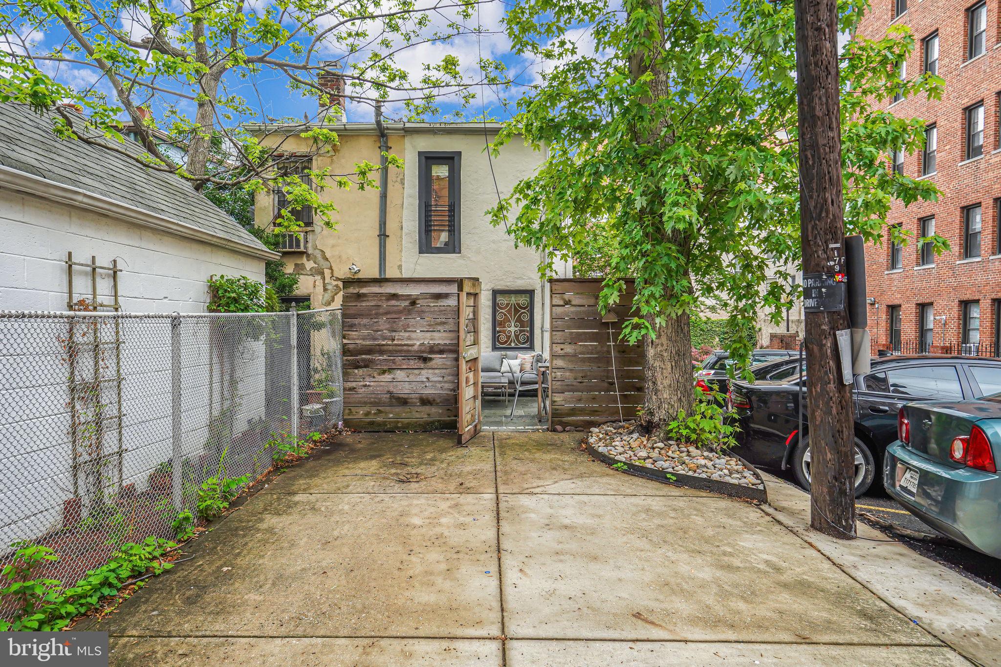 1608 Corcoran St NW