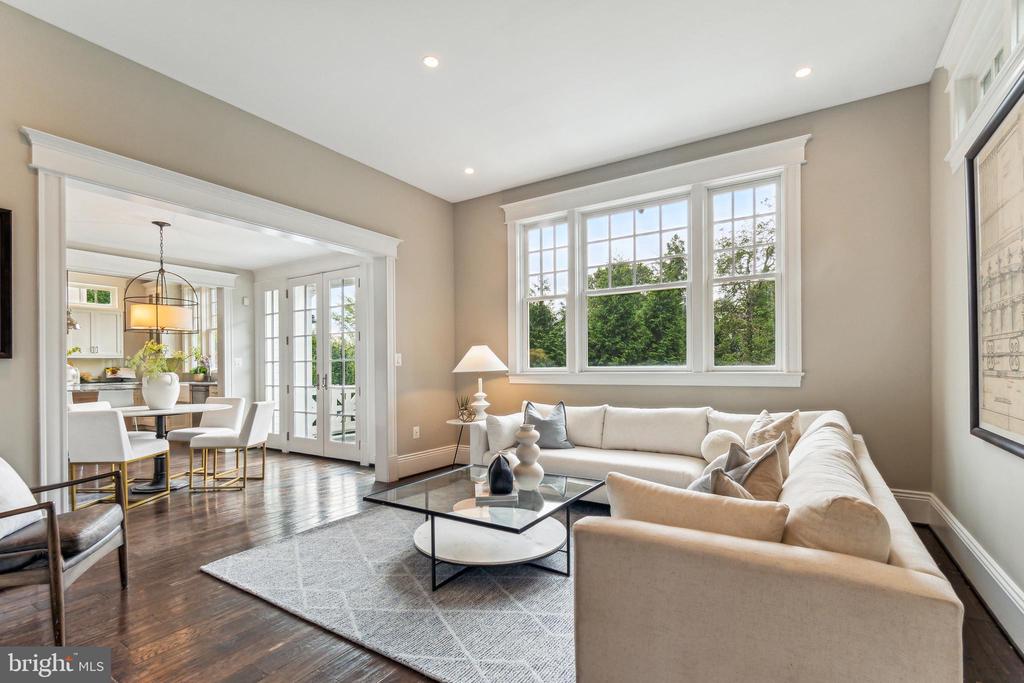 3432 Newark St NW