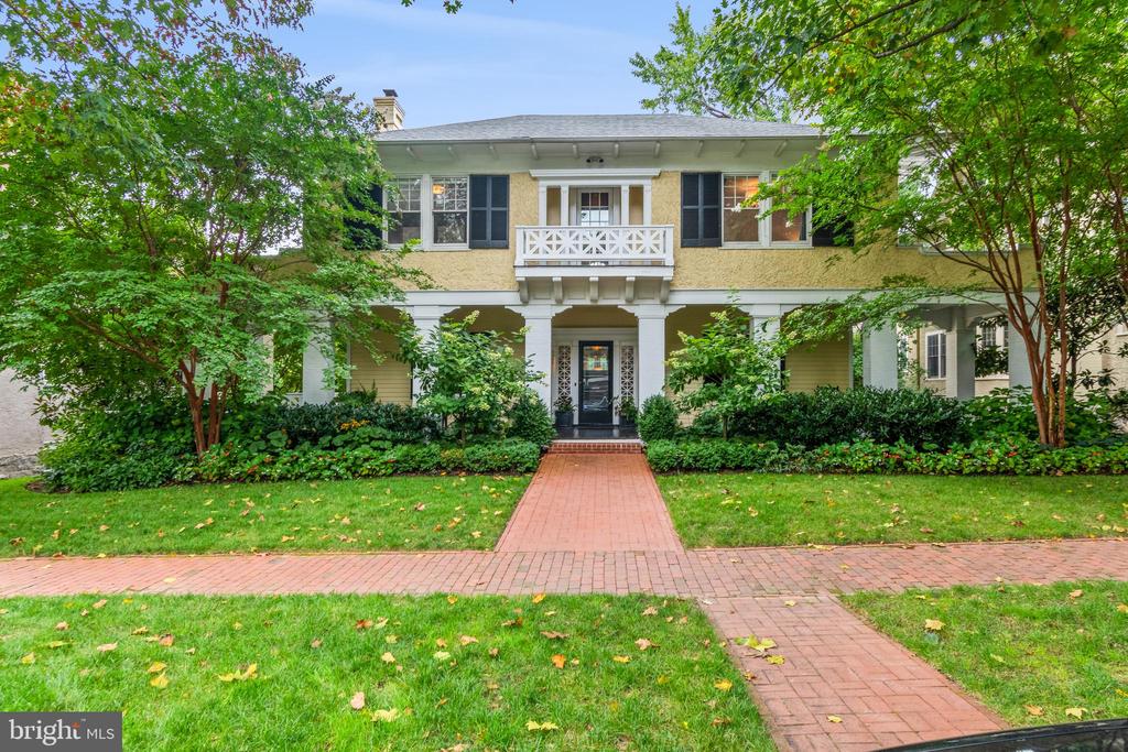 3432 Newark St NW