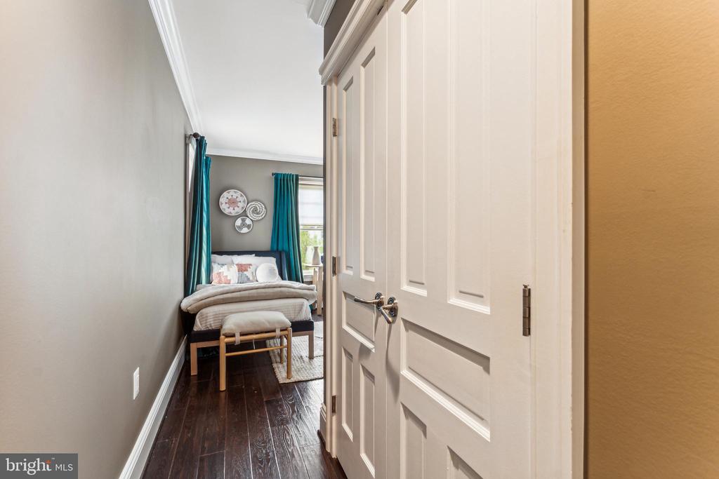 3432 Newark St NW