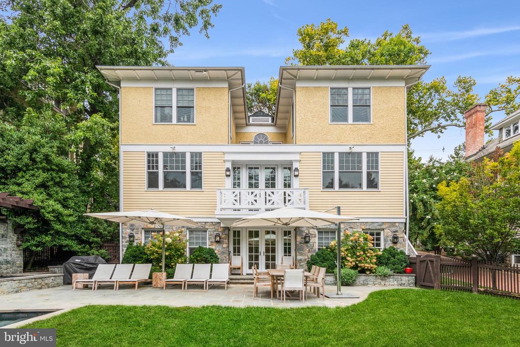 3432 Newark St NW