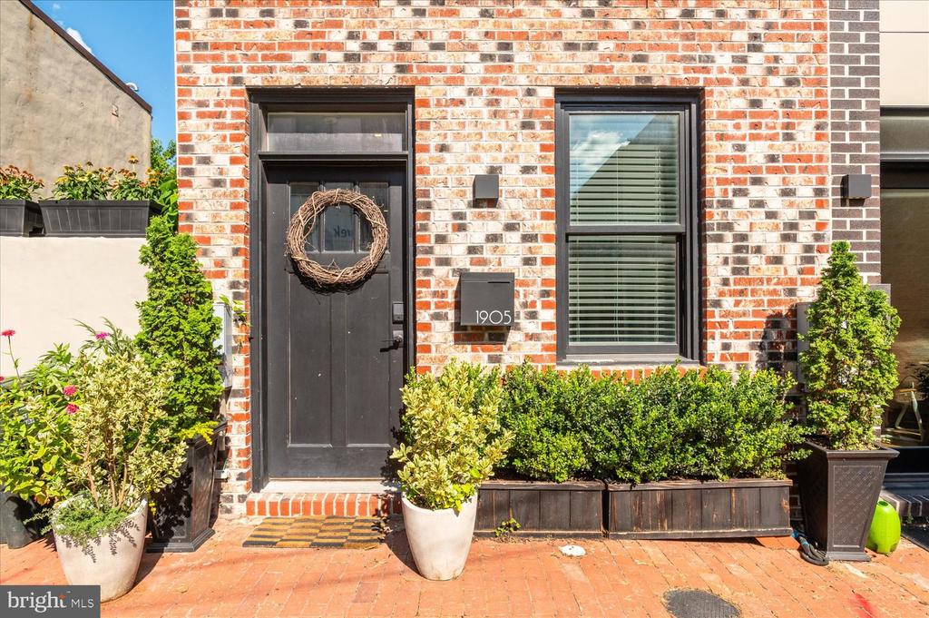 1905 9 1/2 St NW