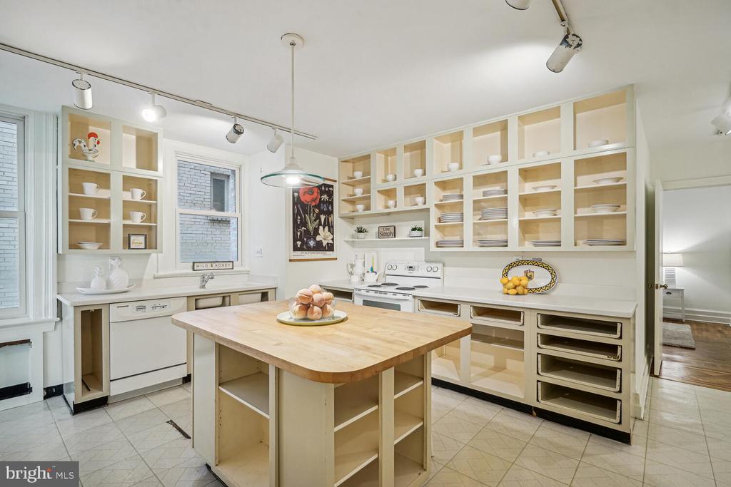2126 Connecticut Ave NW #32