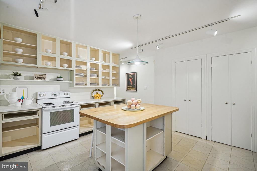 2126 Connecticut Ave NW #32