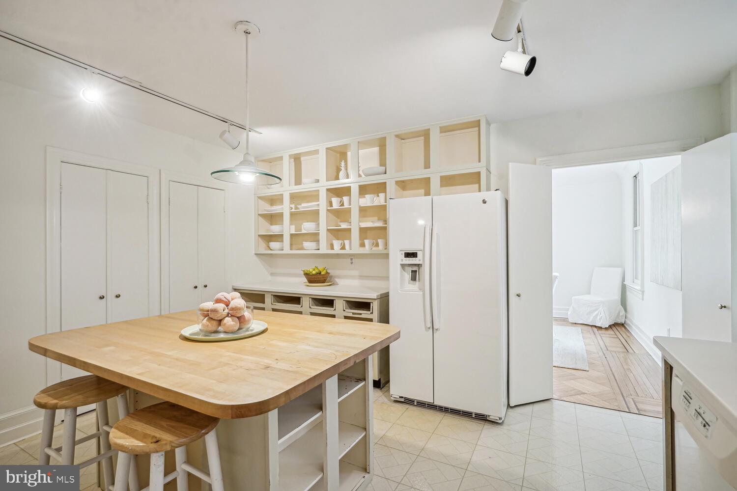 2126 Connecticut Ave NW #32