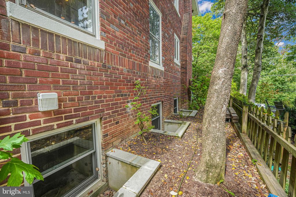 3046 Rodman St NW
