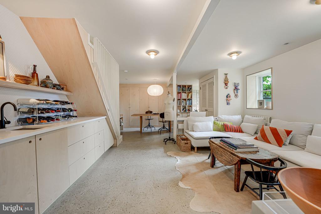 3046 Rodman St NW