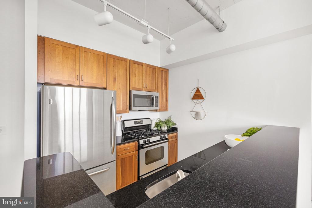 2020 12th St NW #408
