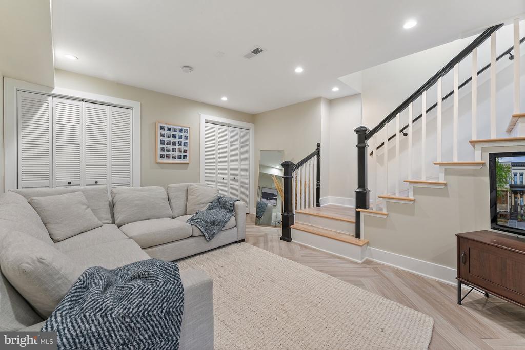 121 15th St SE