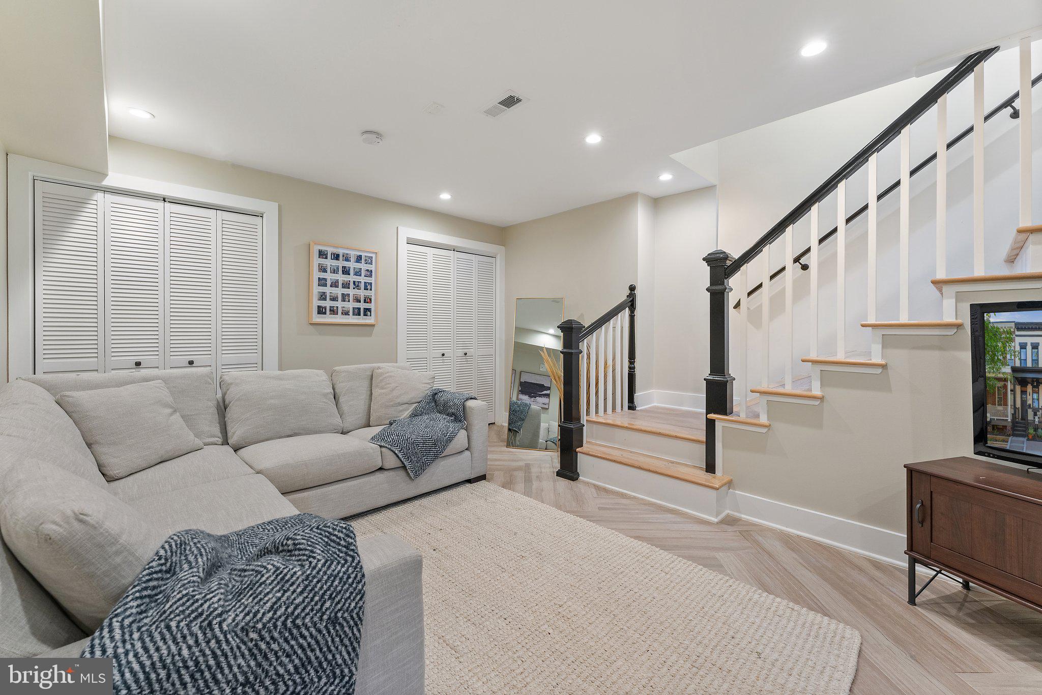 121 15th St SE