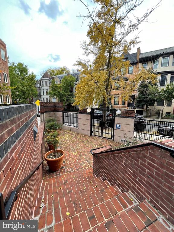 1615 New Hampshire Ave NW #52