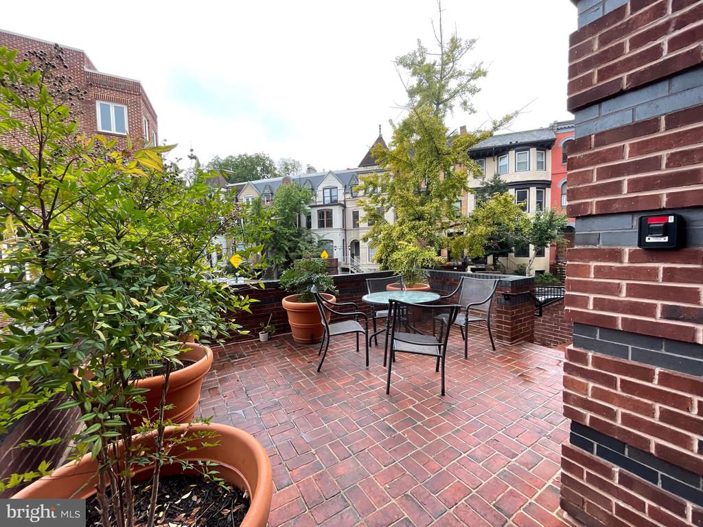1615 New Hampshire Ave NW #52