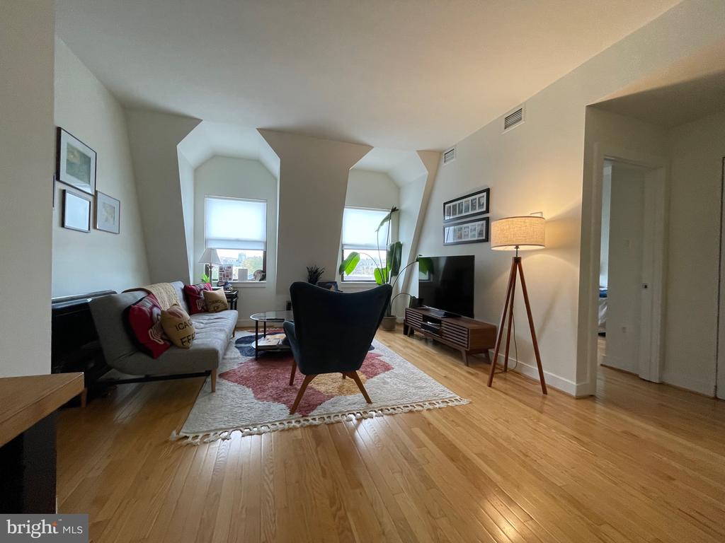 1615 New Hampshire Ave NW #52