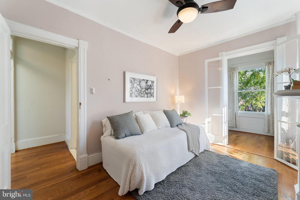 124 6th St SE