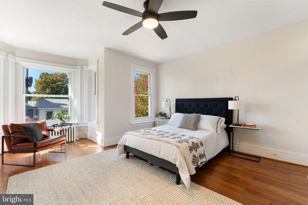 124 6th St SE