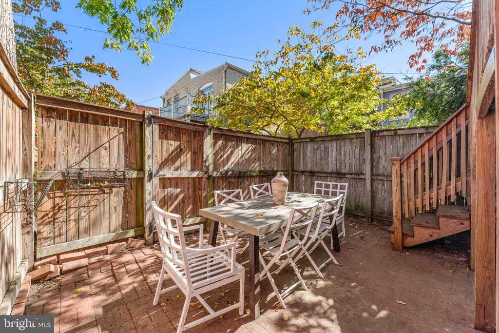 124 6th St SE