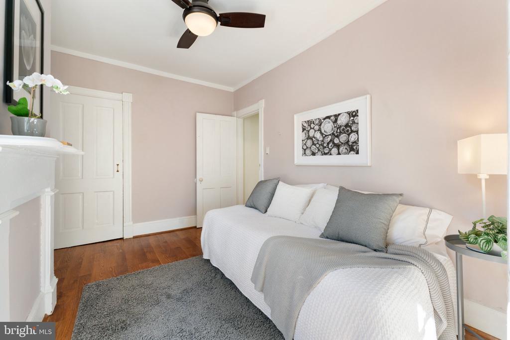 124 6th St SE