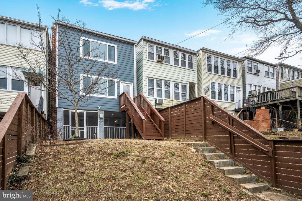 318 Allison St NW