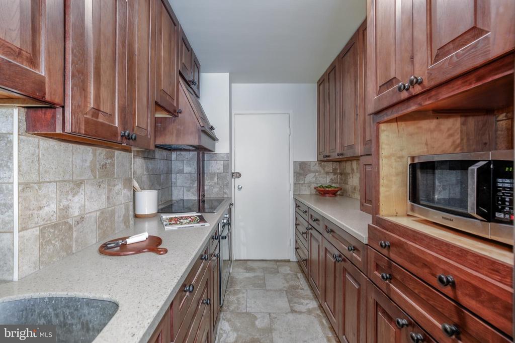 4600 Connecticut Ave NW #708