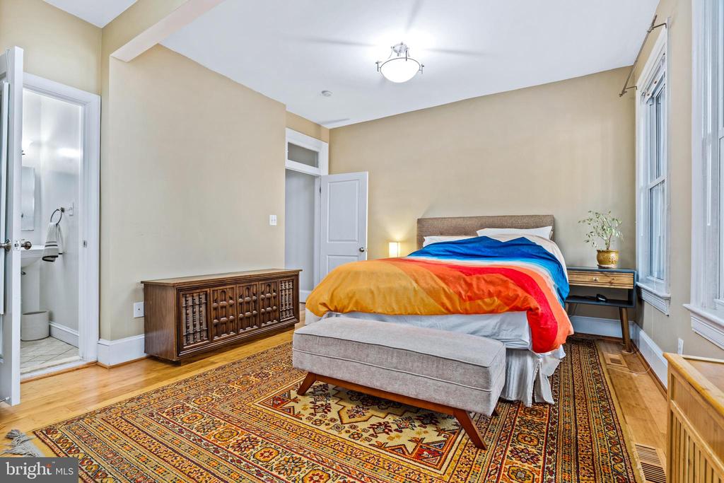 1705 Euclid St NW #1